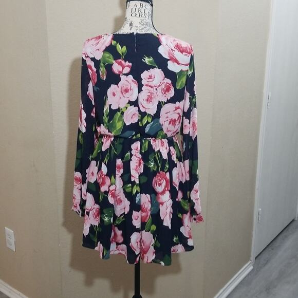 Tobi floral‎ dress size medium - Picture 3 of 7